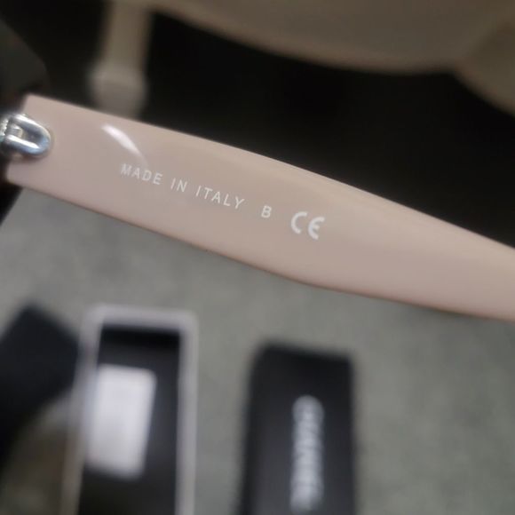 CHANEL BROWN TORTOISE SUNGLASSES - Picture 3 of 4